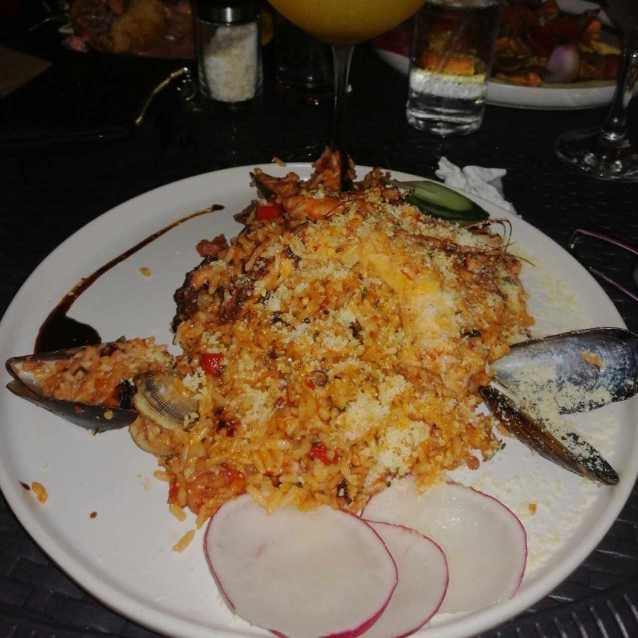 Este es el arroz a la marinera Fatal el aspecto, por favor leer comentarios todos los platos fueron una decepción total! 