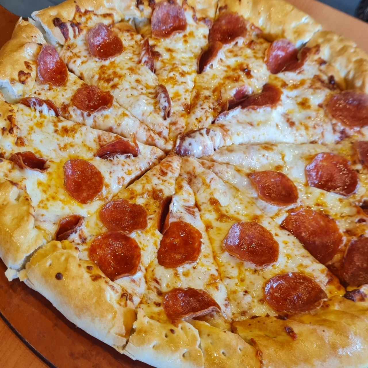 Pizza Hut Cheese Familiar Pepperoni