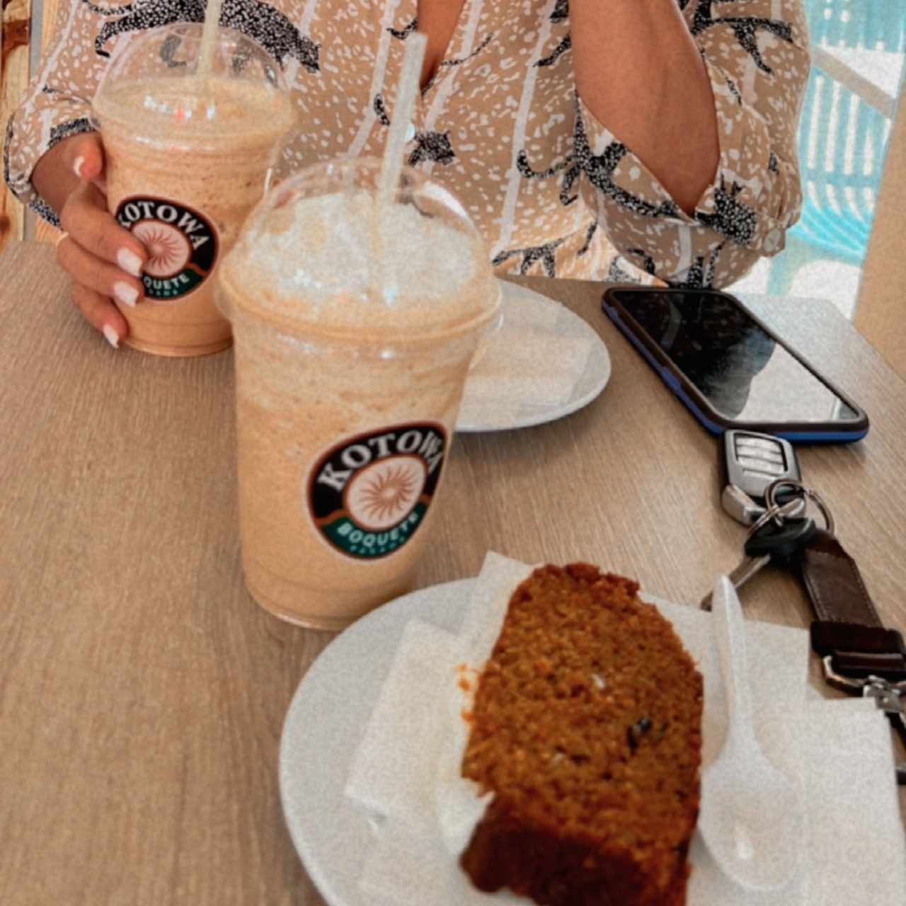 Frappe spresso + cake de zanahoria 