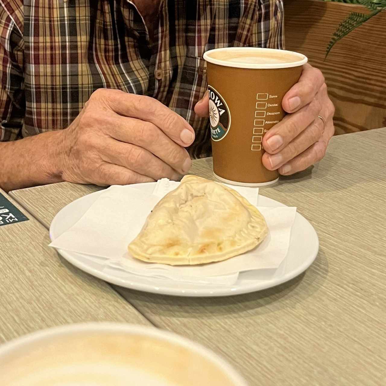 PASTELERÍA SALADA - Empanada de Pollo