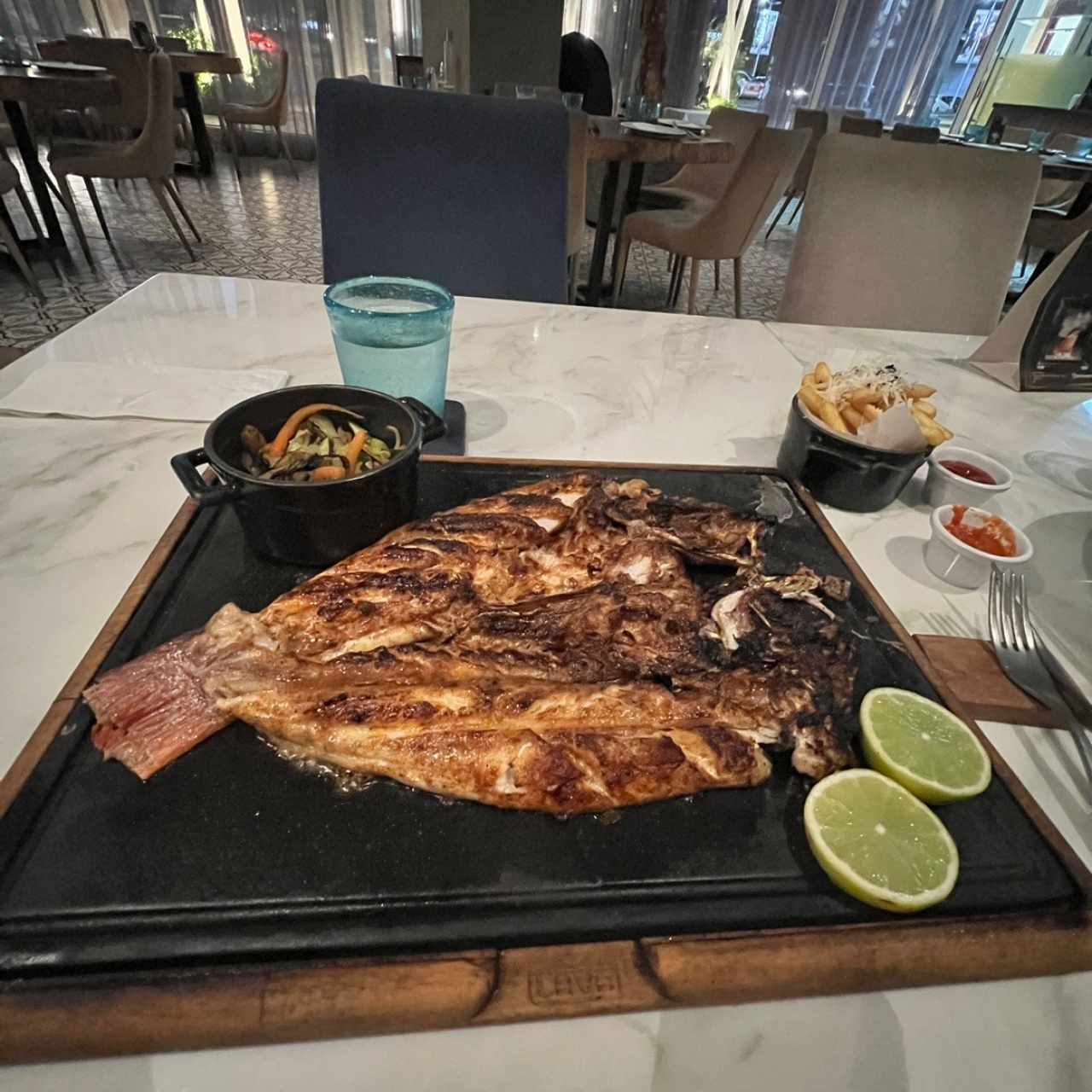 PESCADO ENTERO A LA BRASA