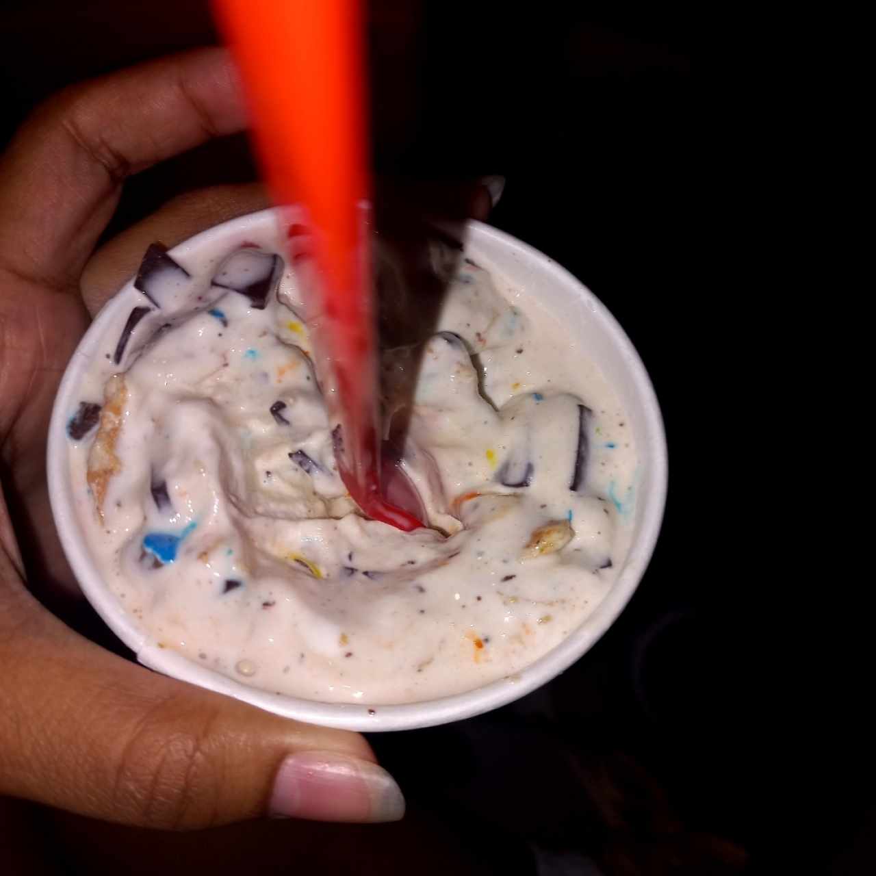 Blizzard M&Ms con topping de caramel chocolate waffle 