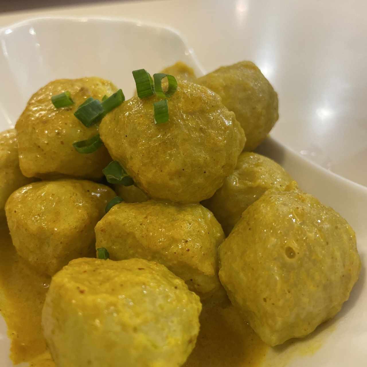 BOLITAS DE PESCADO AL CURRY