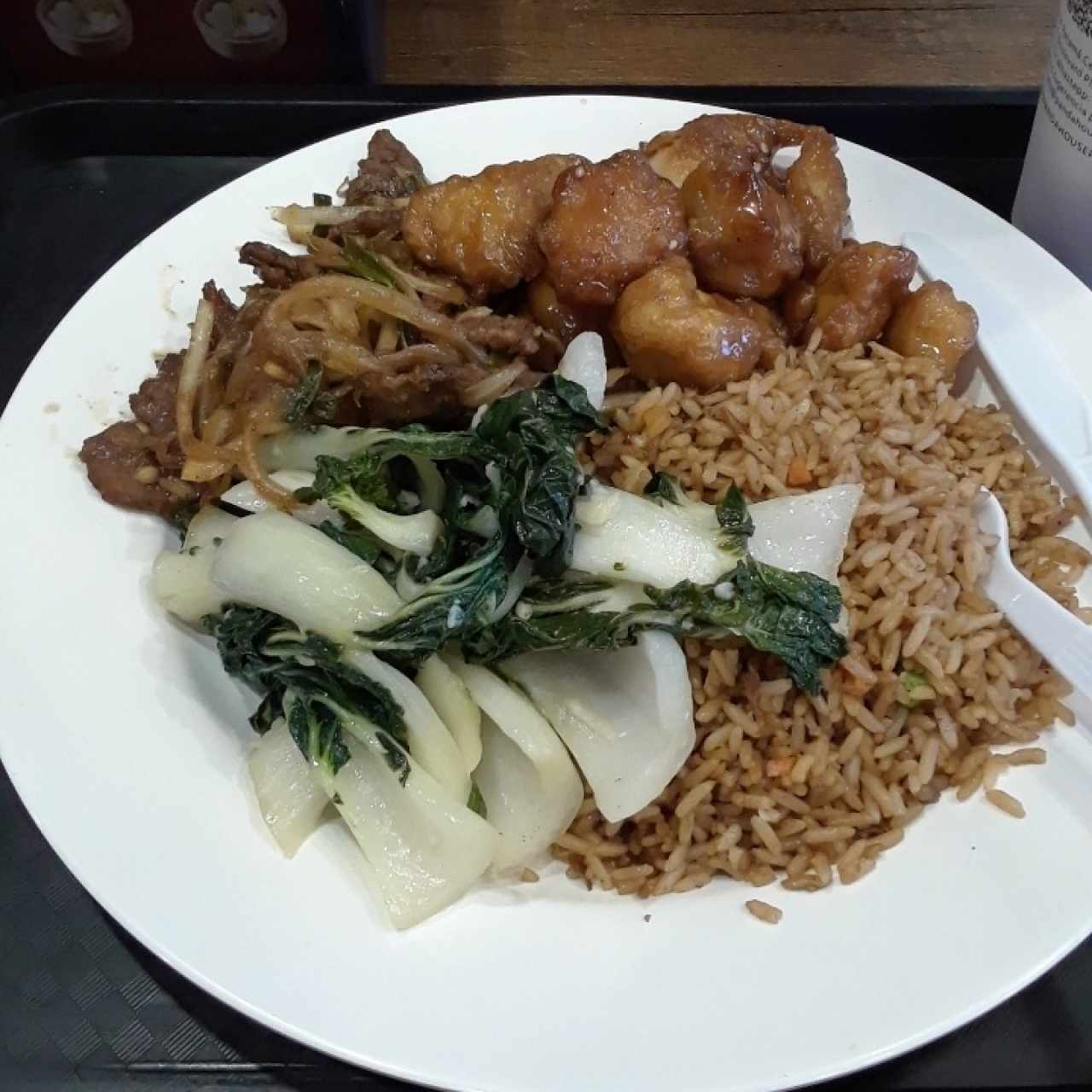 hojas de mostaza,arroz frito,carne Mongolia y pollo al sesamo