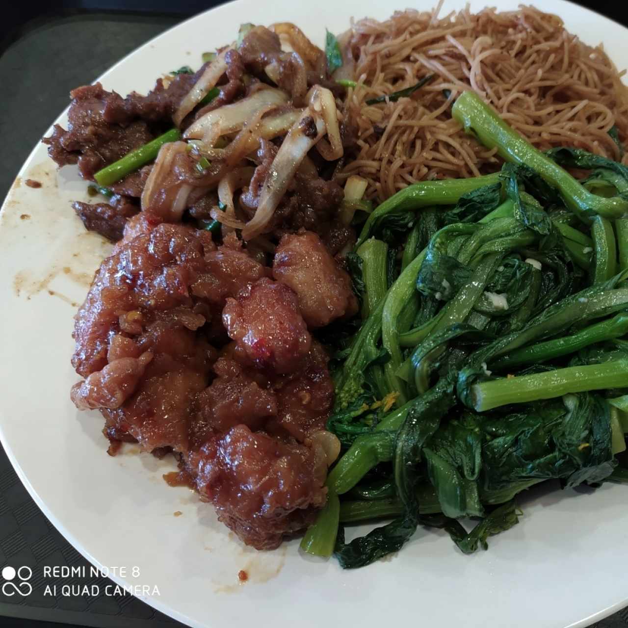 Mongolia Beef, General Tso Chicken, Hojas de Mostaza y Mei Fun