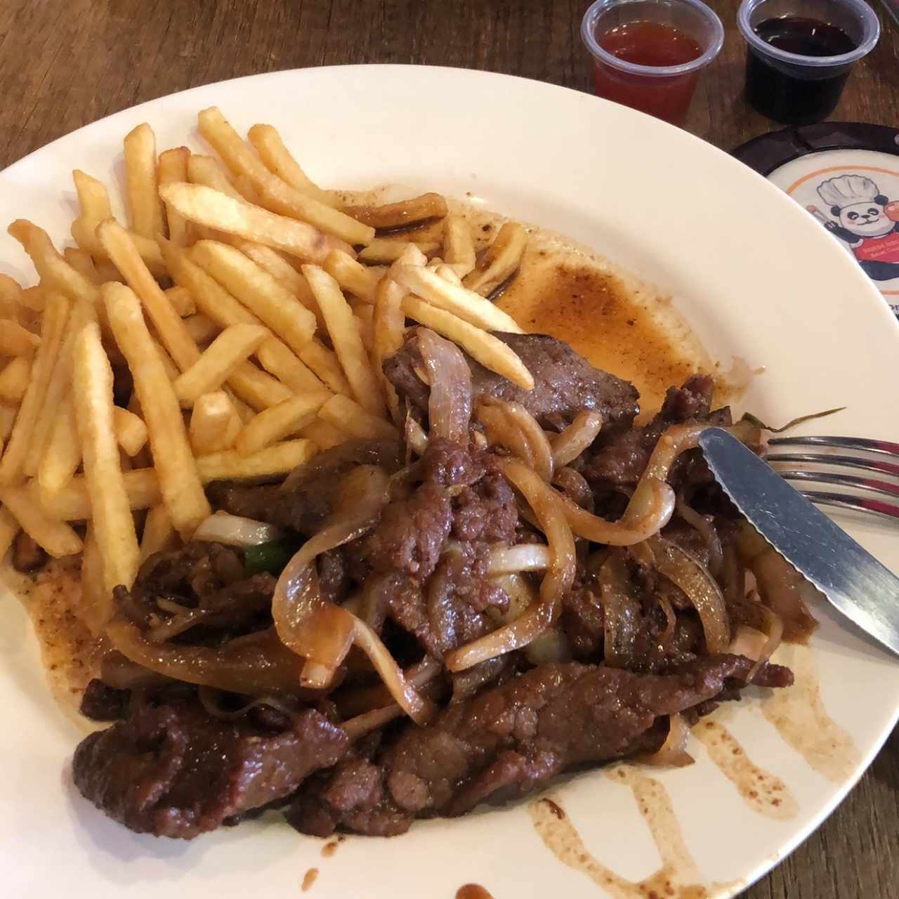 carne mongolia con papas fritas