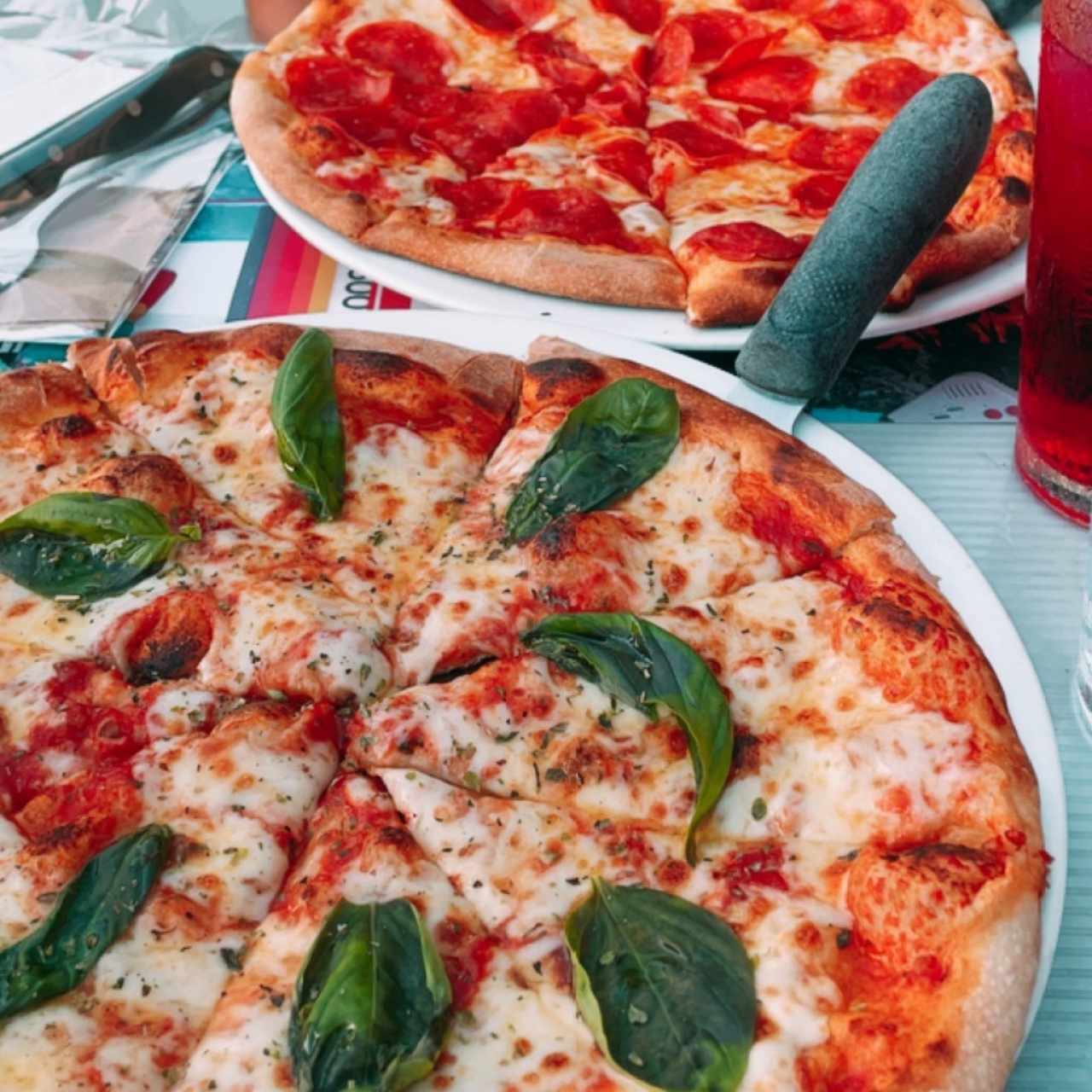 pizza margarita y pizza de pepperoni