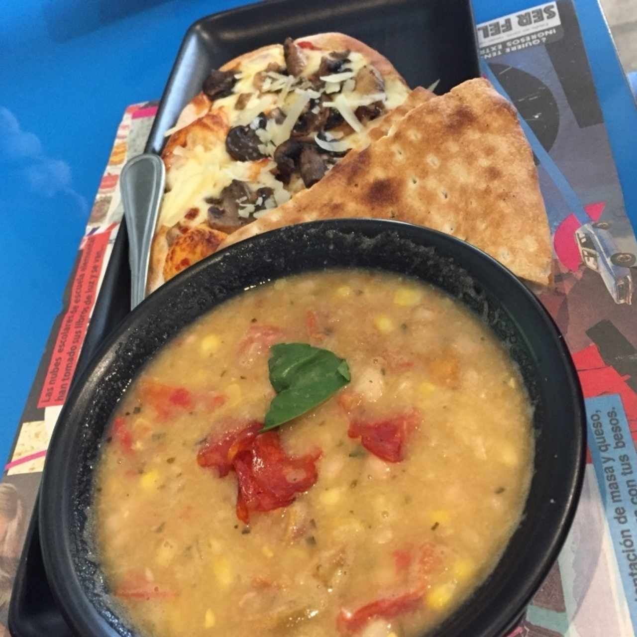 sopa de potaje y pizza de hongos 