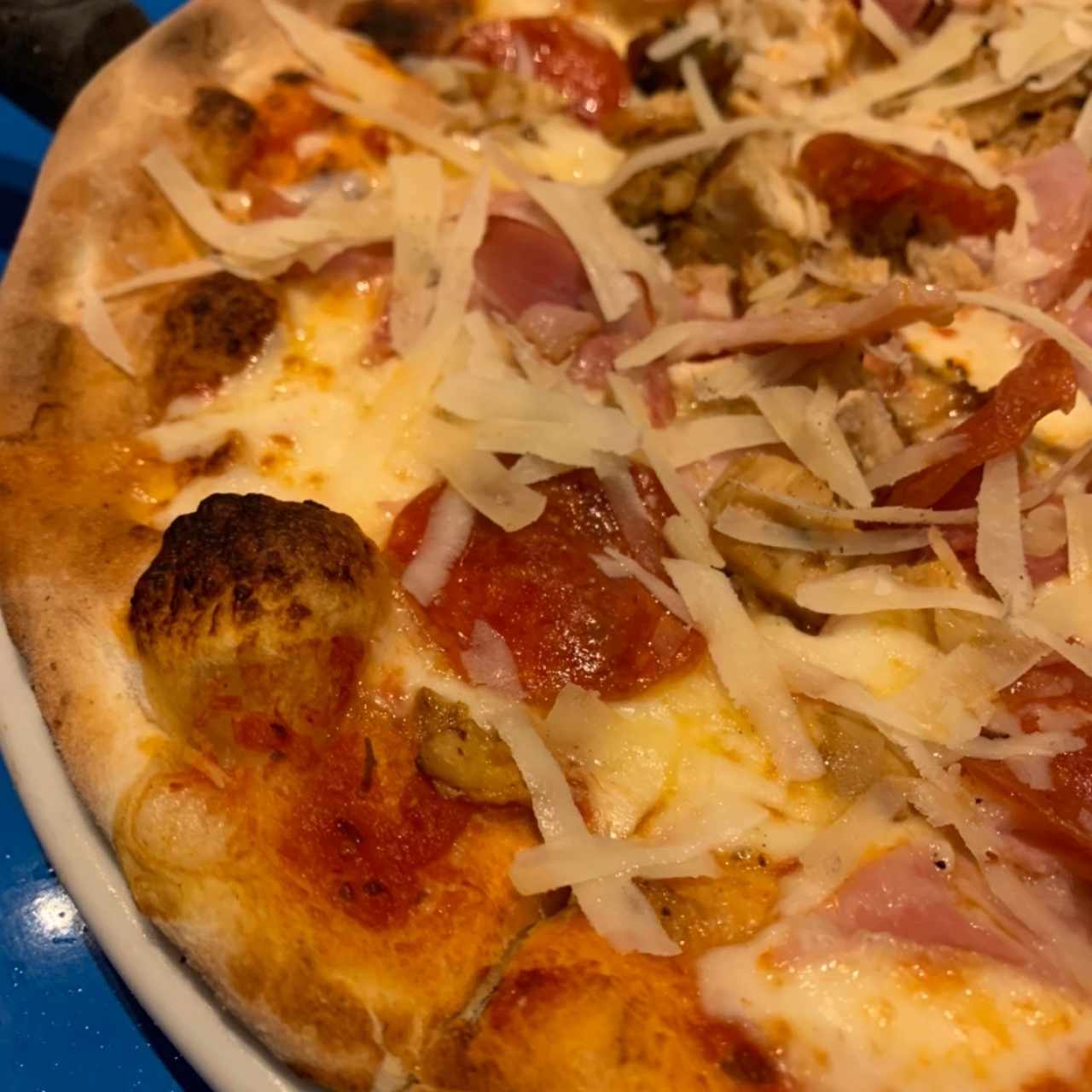 pizza de pollo toscano con pepperoni extra