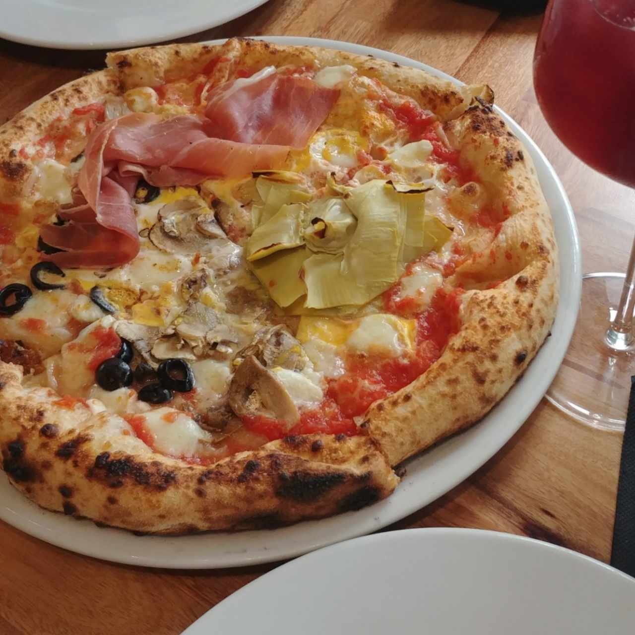 Pizza napoletana - Caprichosa