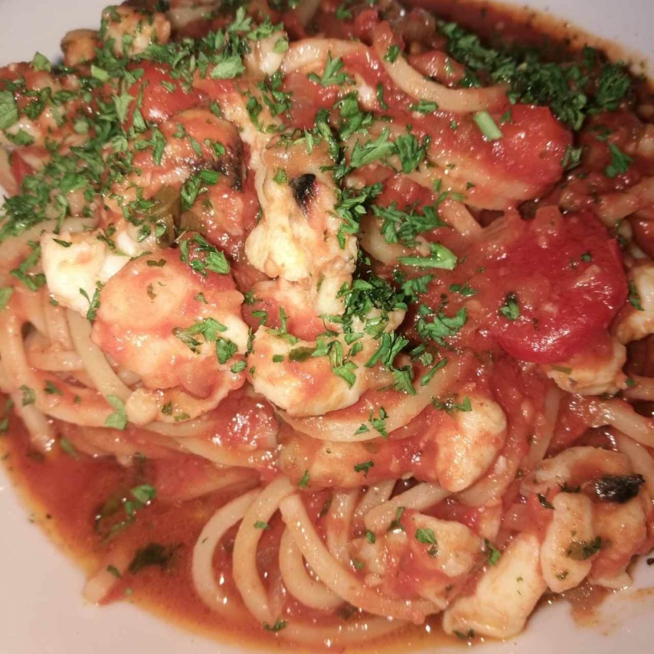 Pasta con trosos de langosta