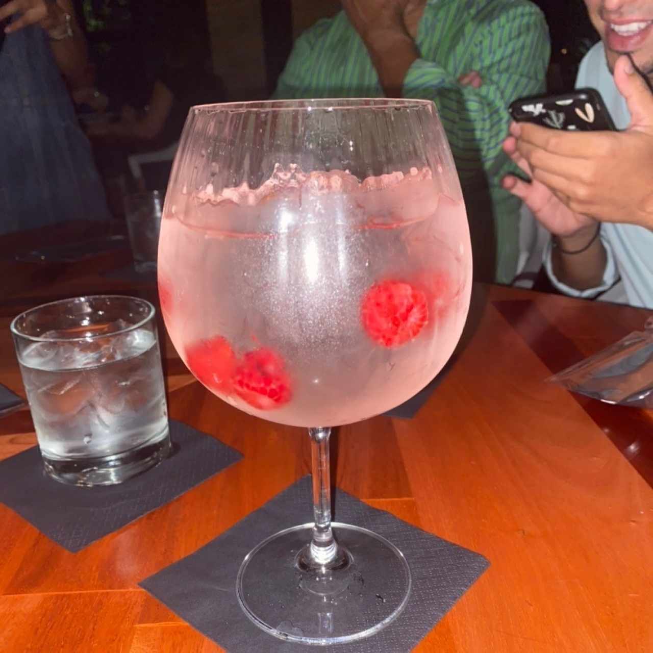 Gin Hendricks frutos rojos 