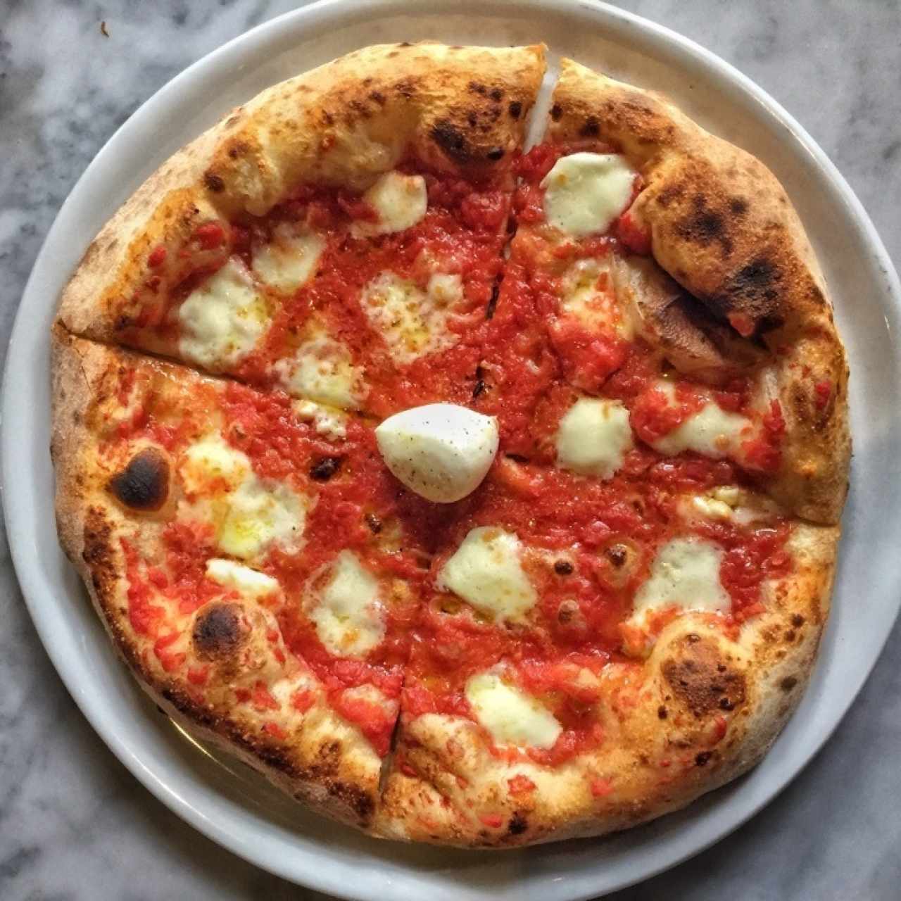 Pizza Napolitana Margherita alla Bufala D.O.P....$14 de 10”