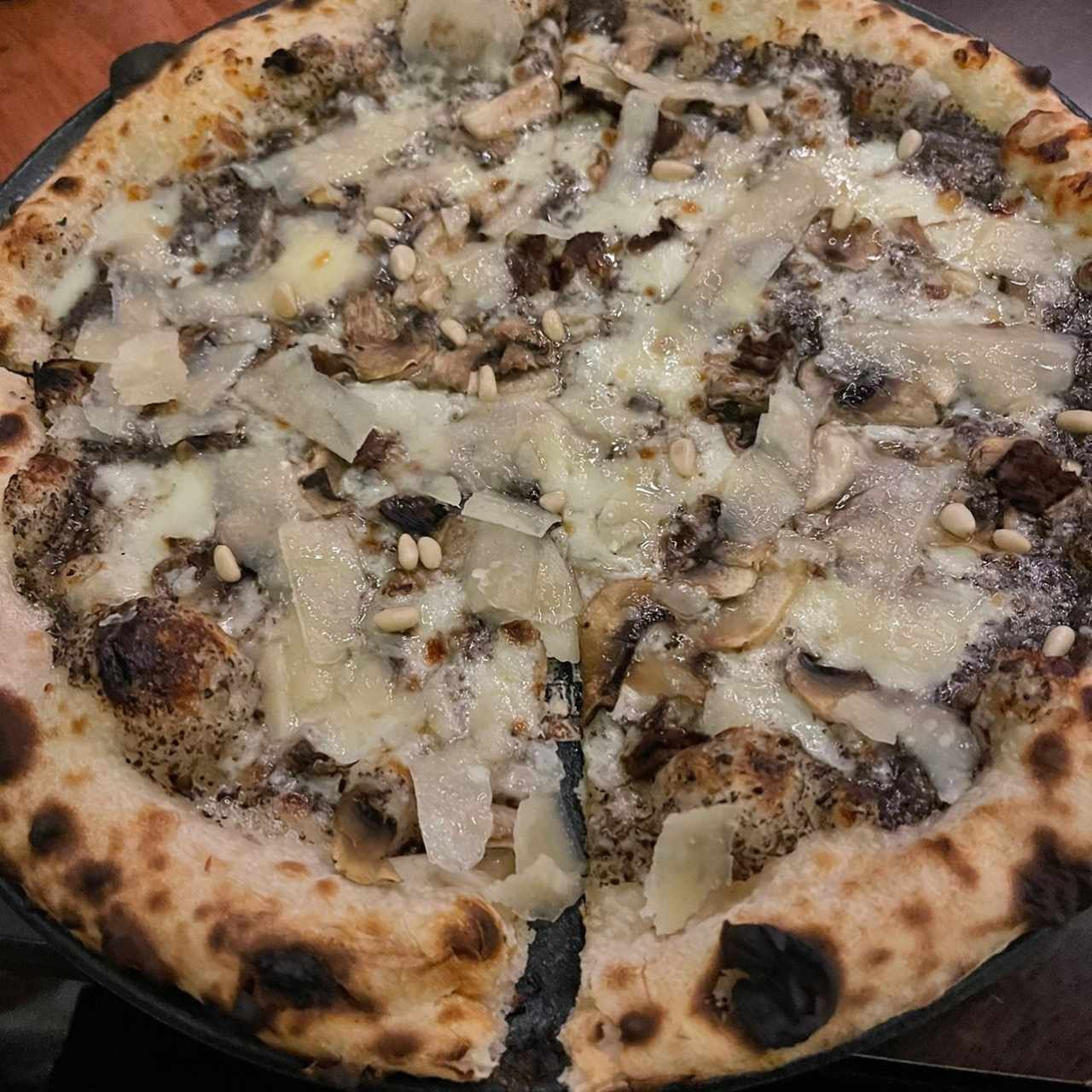 Pizza de hongos con trufas