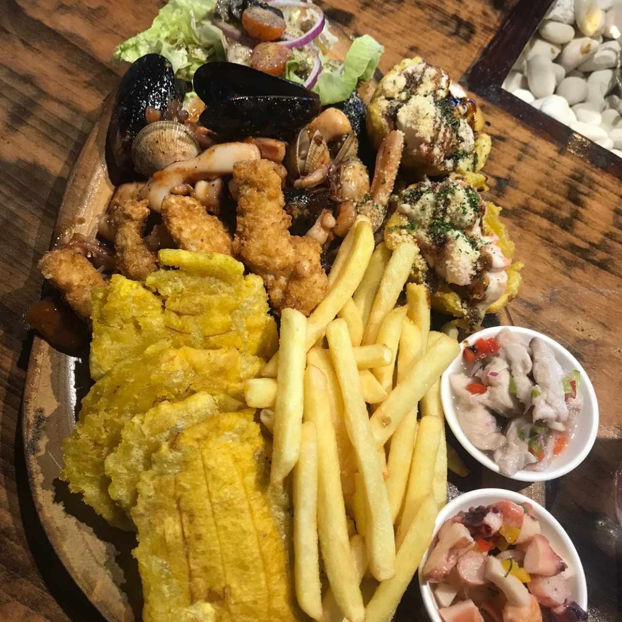 es mi plato favorito pero tengo que decir algo que no me gusto esta vez🙁 no se por que le hecharon queso al ceviche de verdad que no! no me gusto para nada le mataba el sabor. Por lo demas riquísimo como siempre!