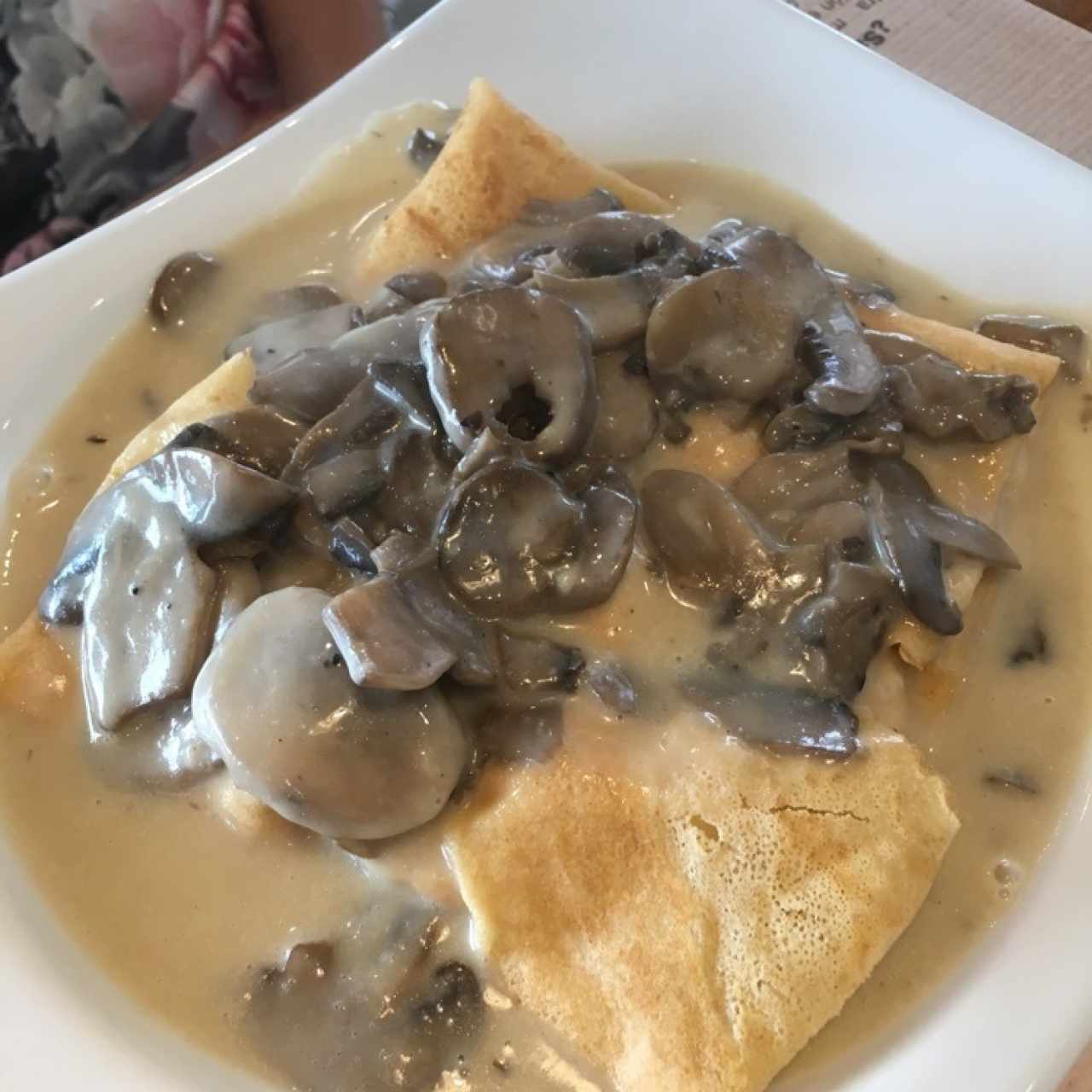 Crepe de pollo con hongos