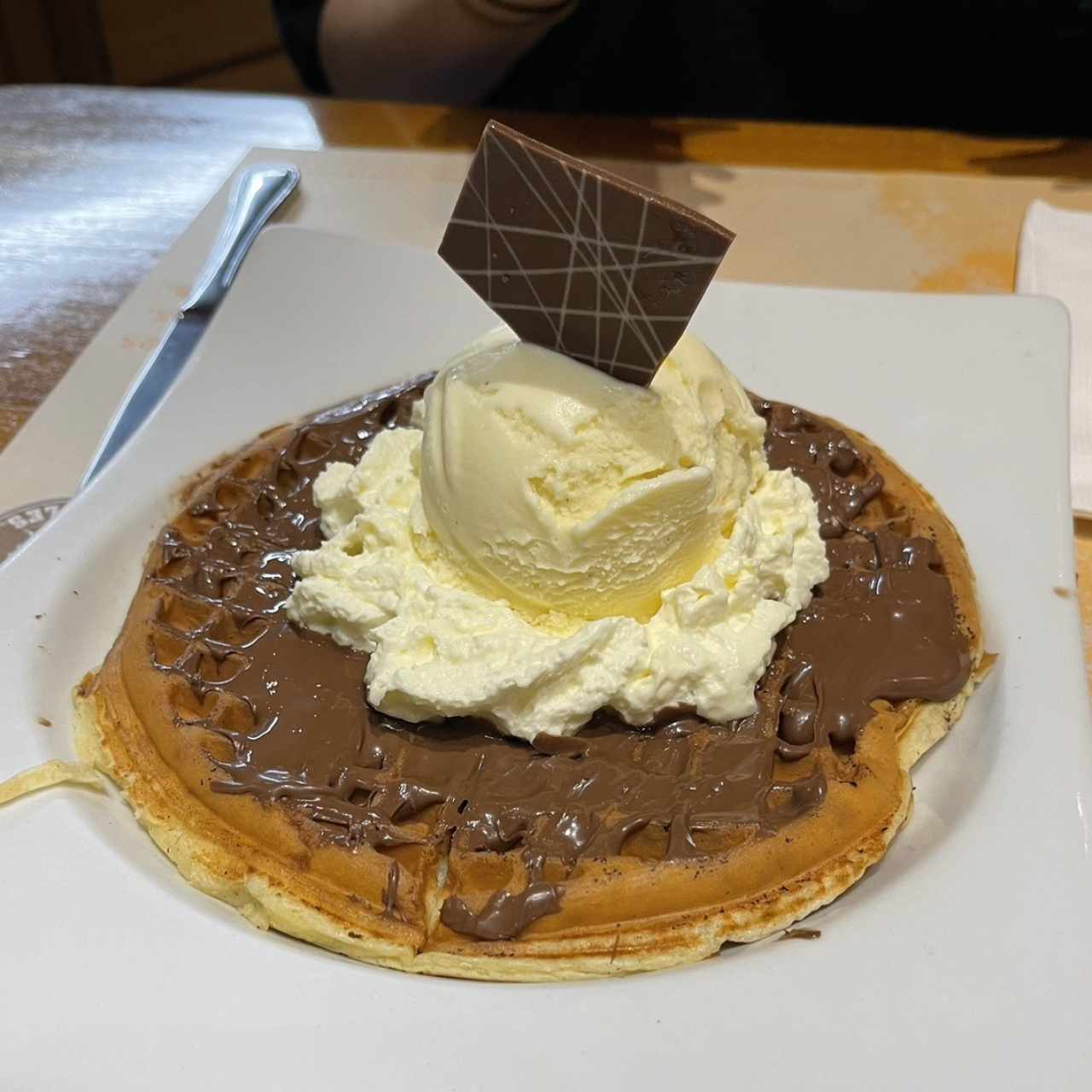 Waffle de Nutella con helado de Vainilla