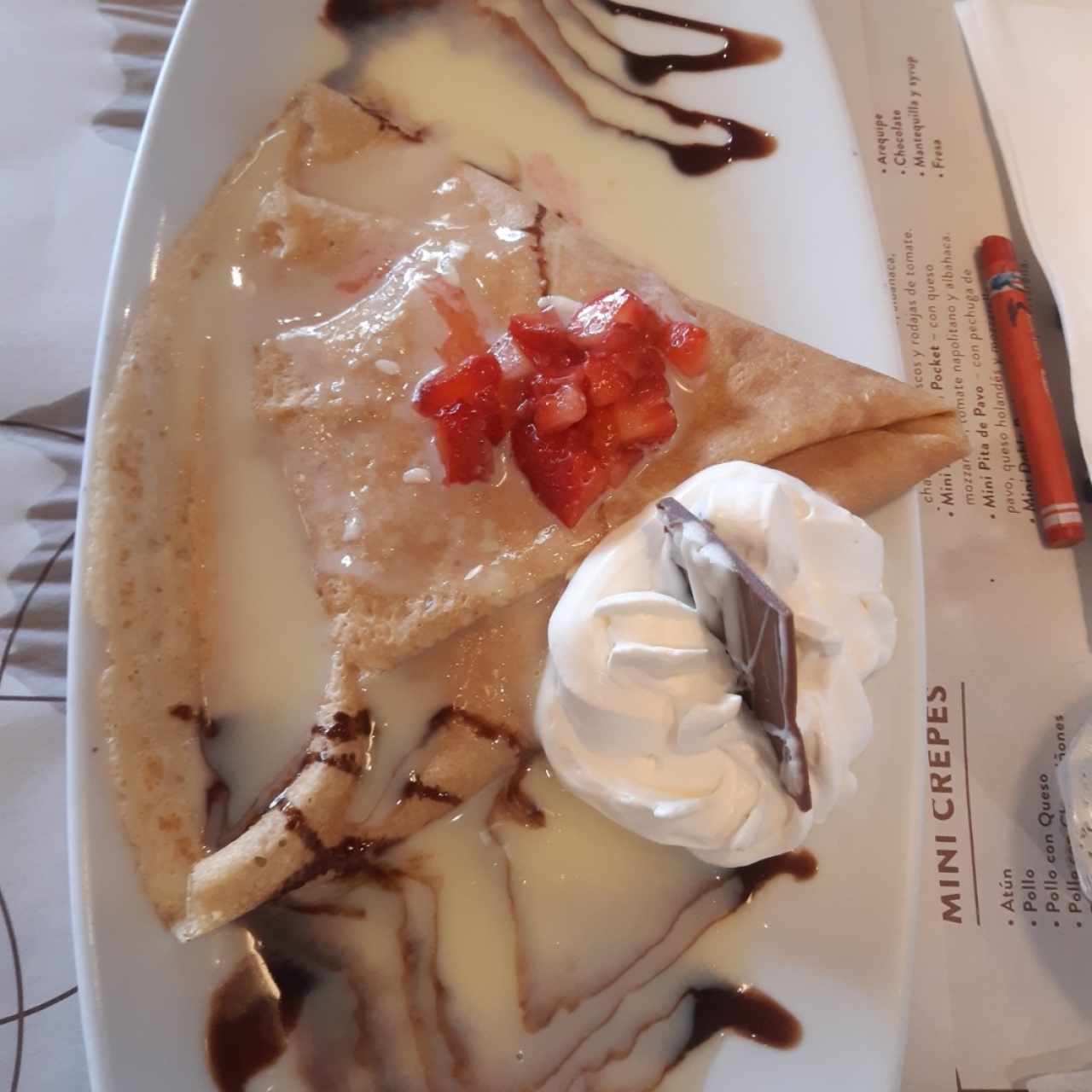 crepes de chocolate blanco y fresas