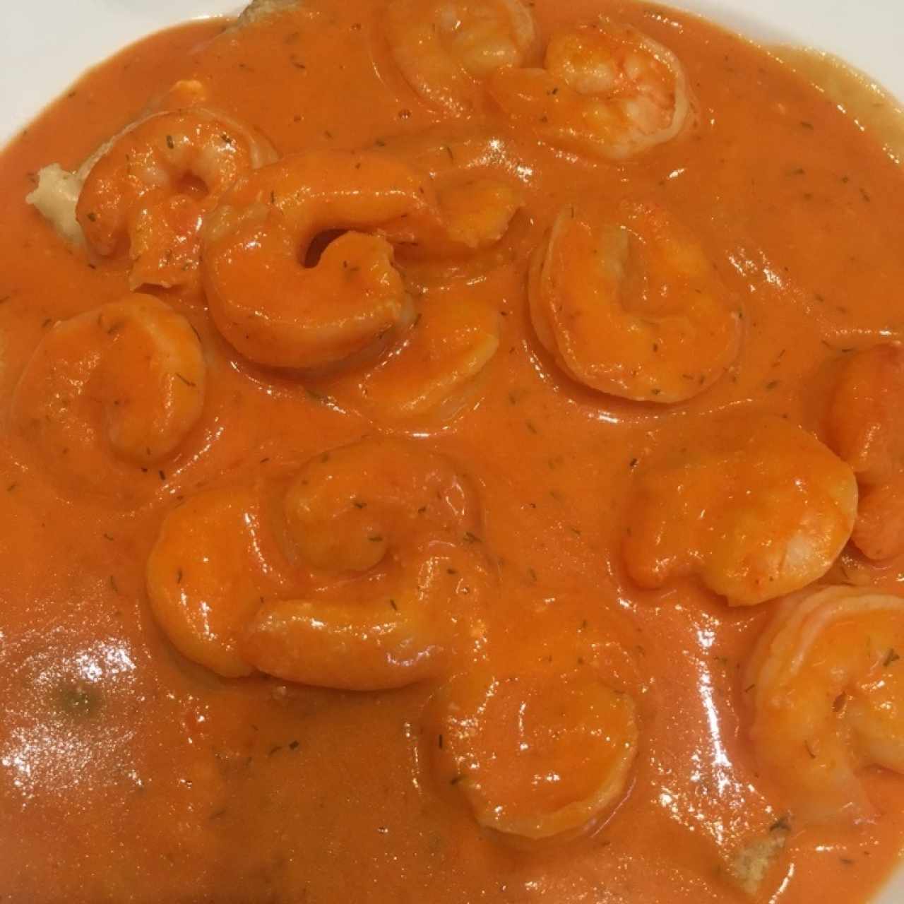 crepe de camarones en salsa de la casa