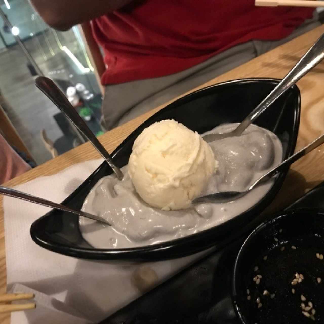 helado de vainilla con taro