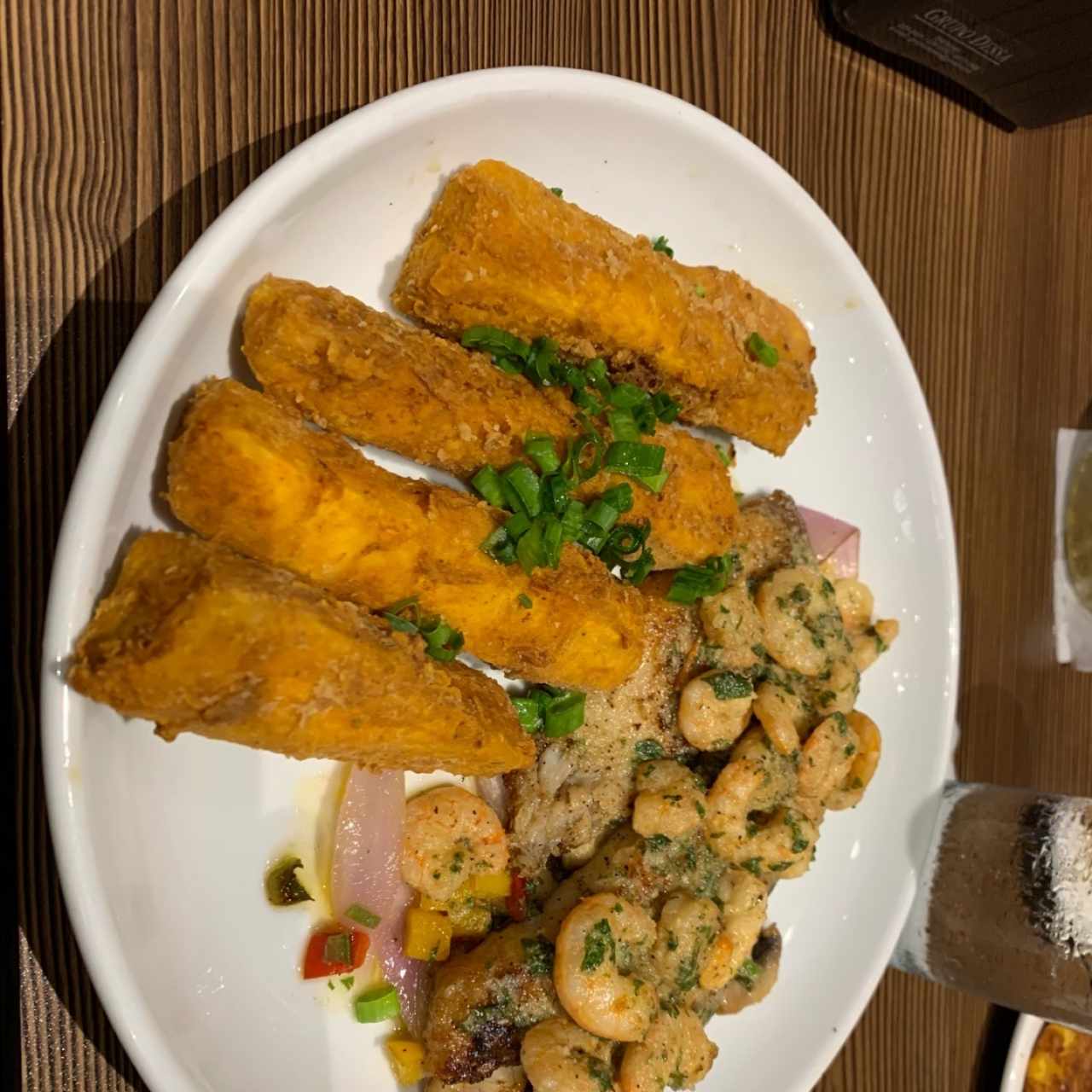 Filete de Pescado con Mariscos y yuca