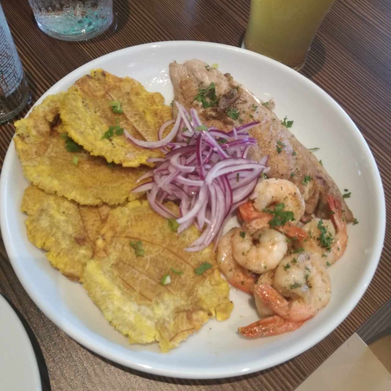 Filete de pescado con camarones (especual)