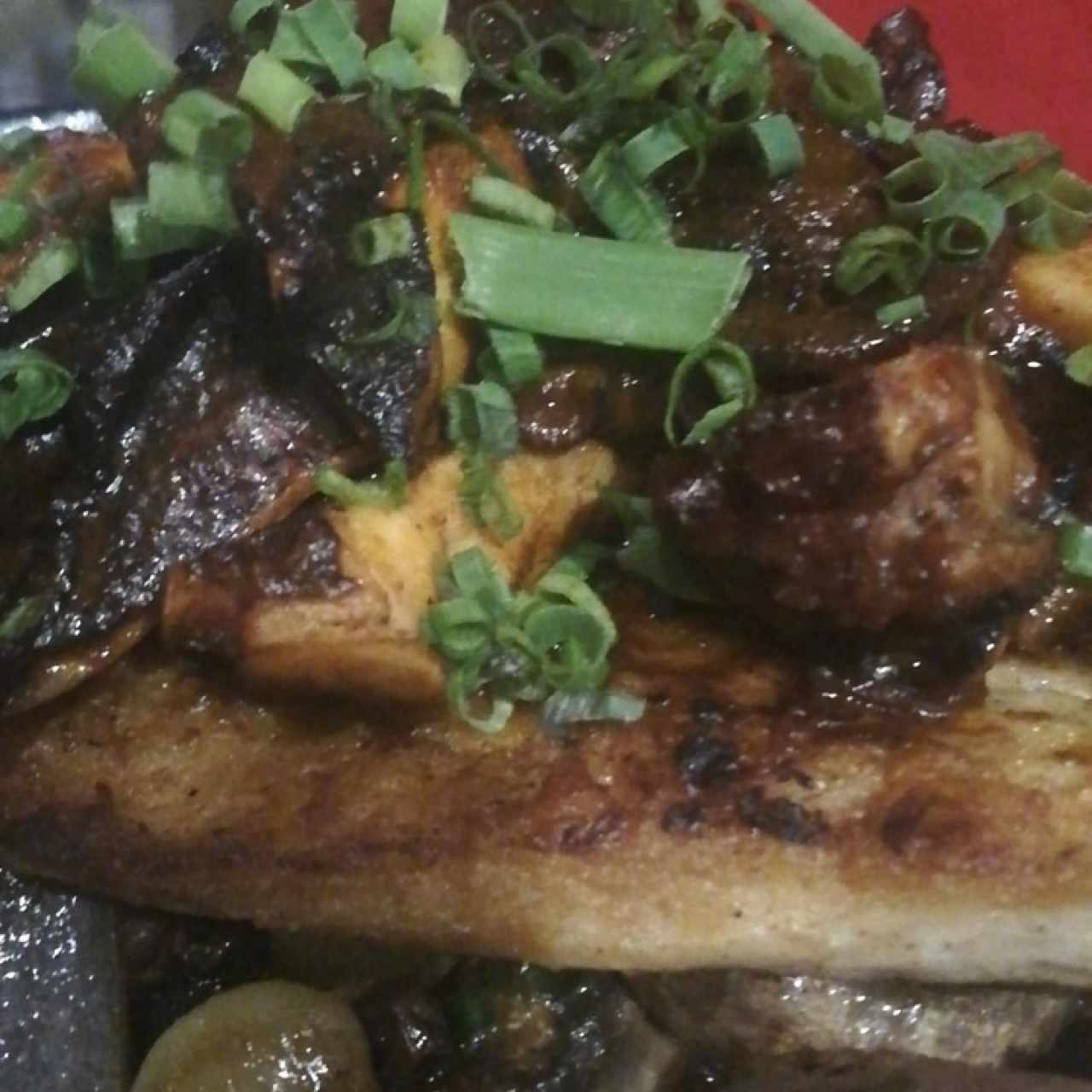 Sugerencia del chef : pulpo con salsa anticuchera