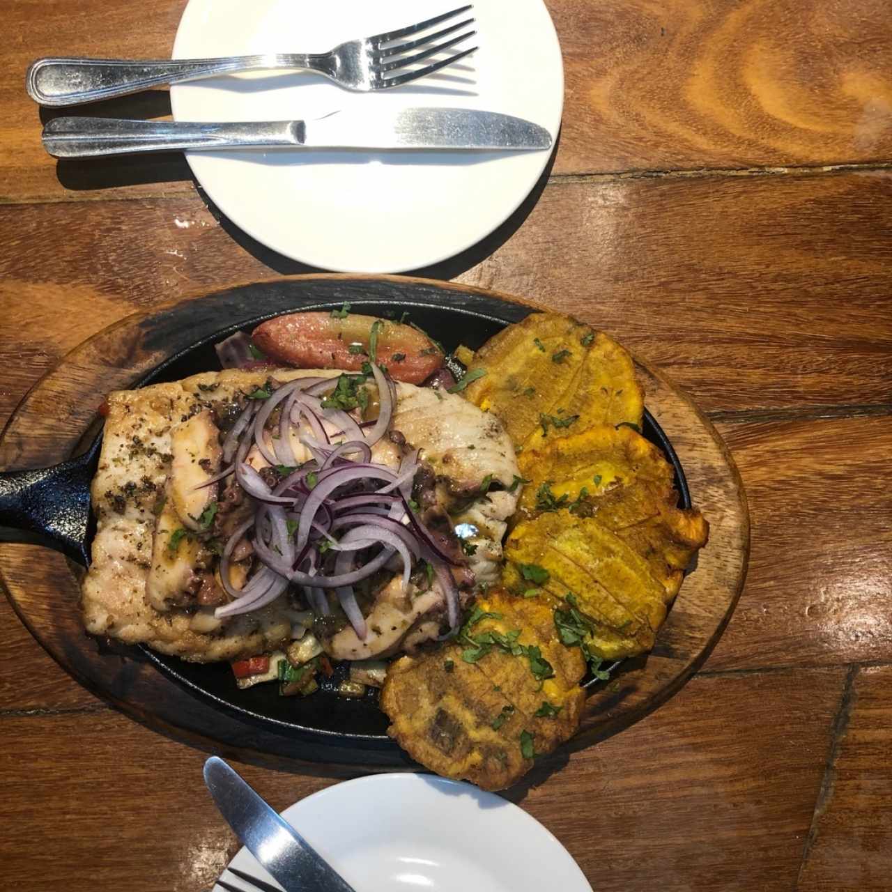 corvina con pulpo y camarones