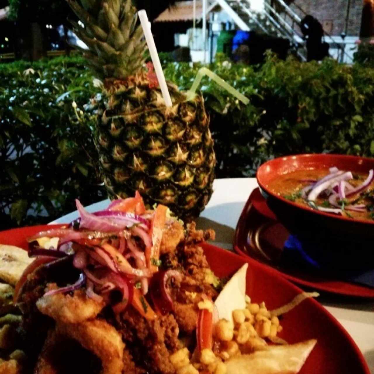 Jalea de mariscos, Piña Colada y Guacho de Mariscos