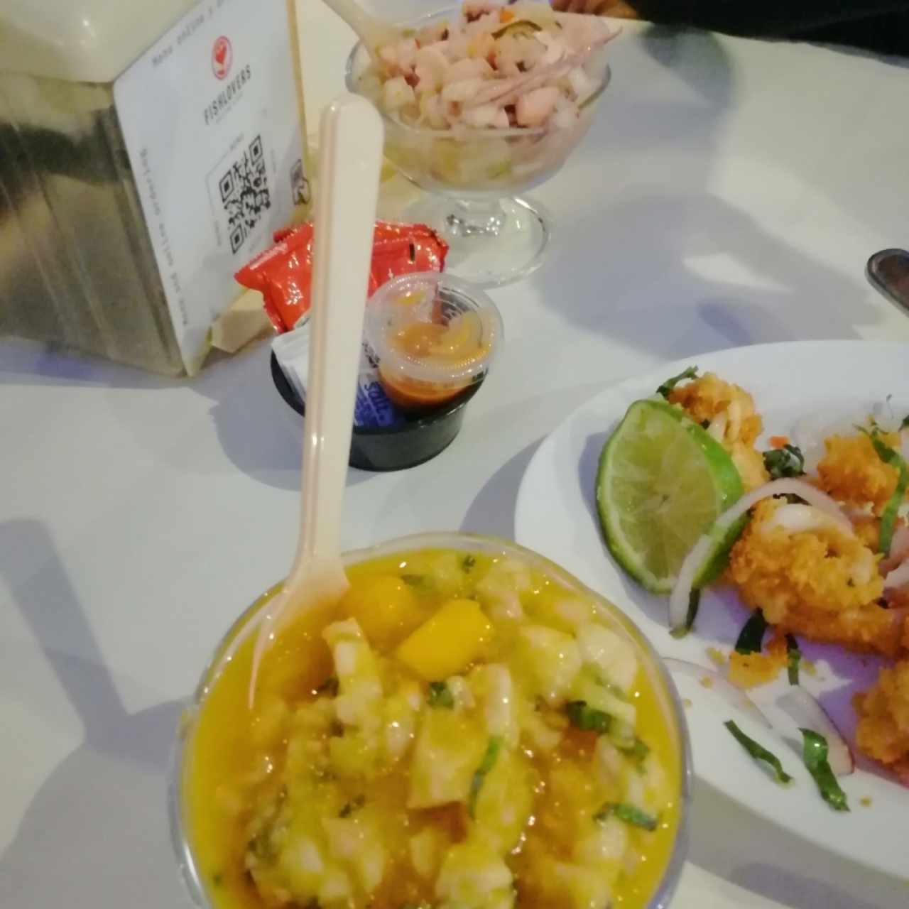Ceviche de mango con maracuya y de  combinación 