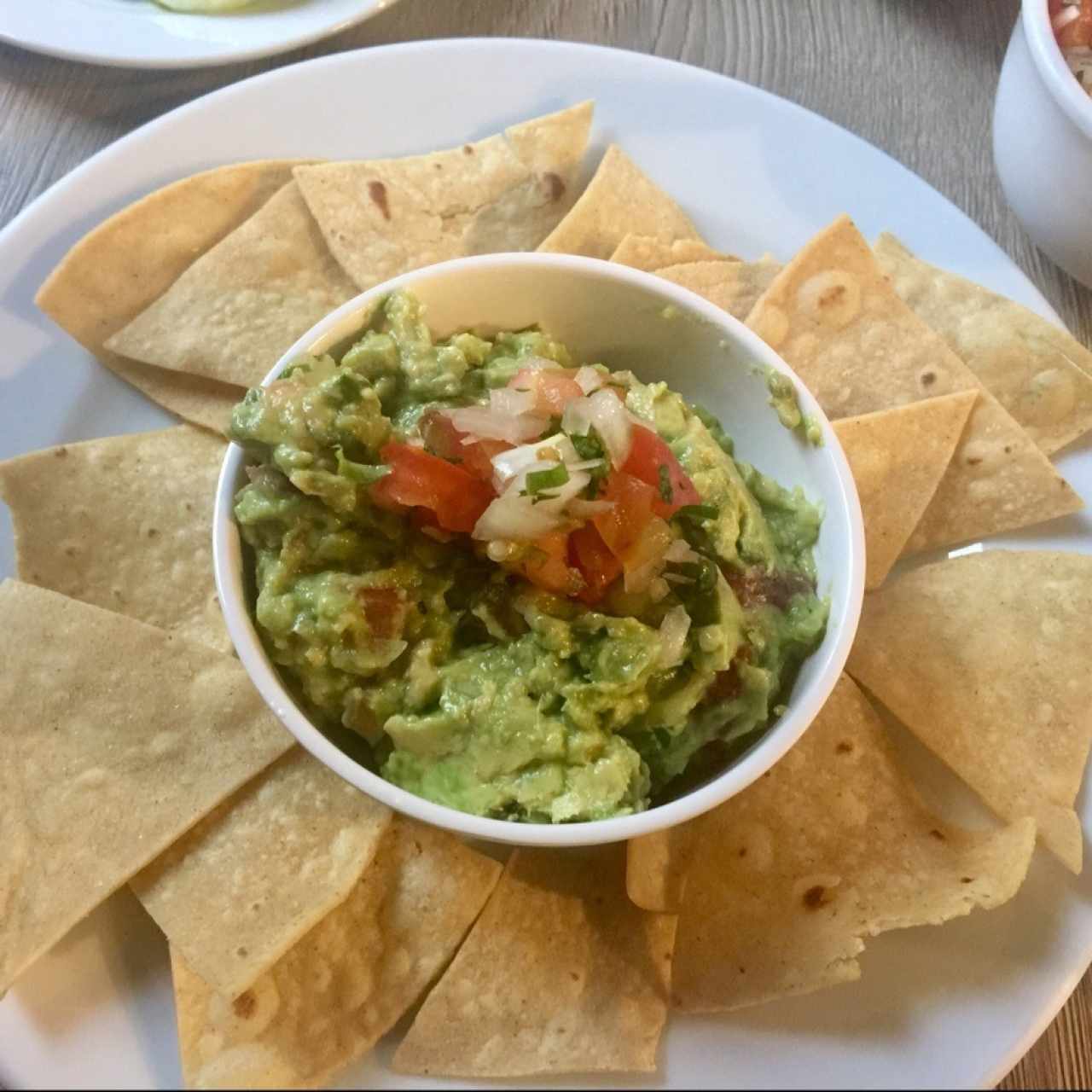 Nachos con guamole 