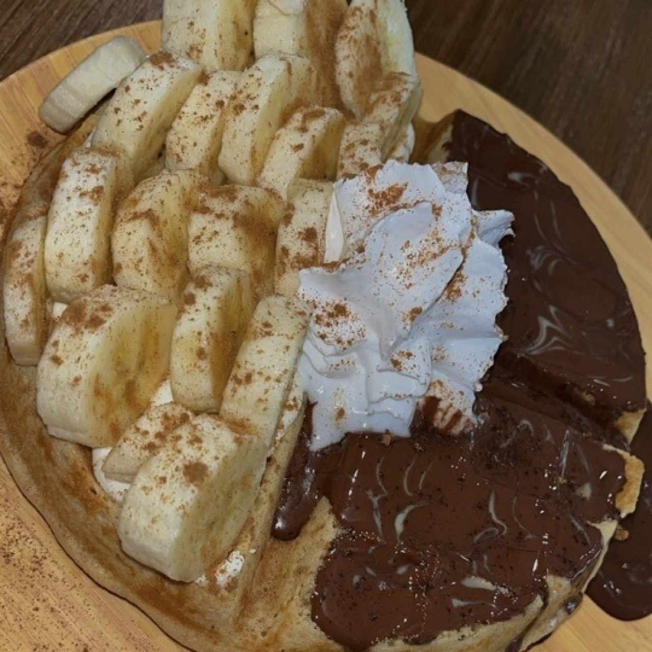 Waffle de chocolate y banana 