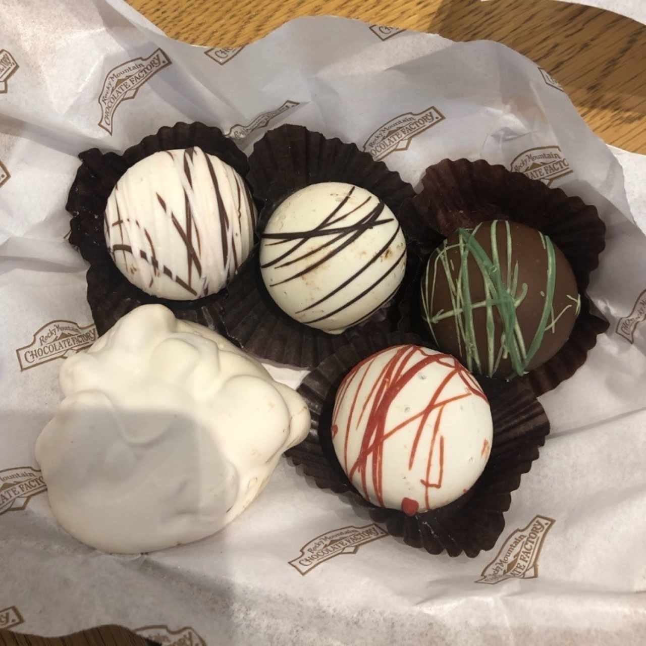 trufas variadas y cluster de macadamia