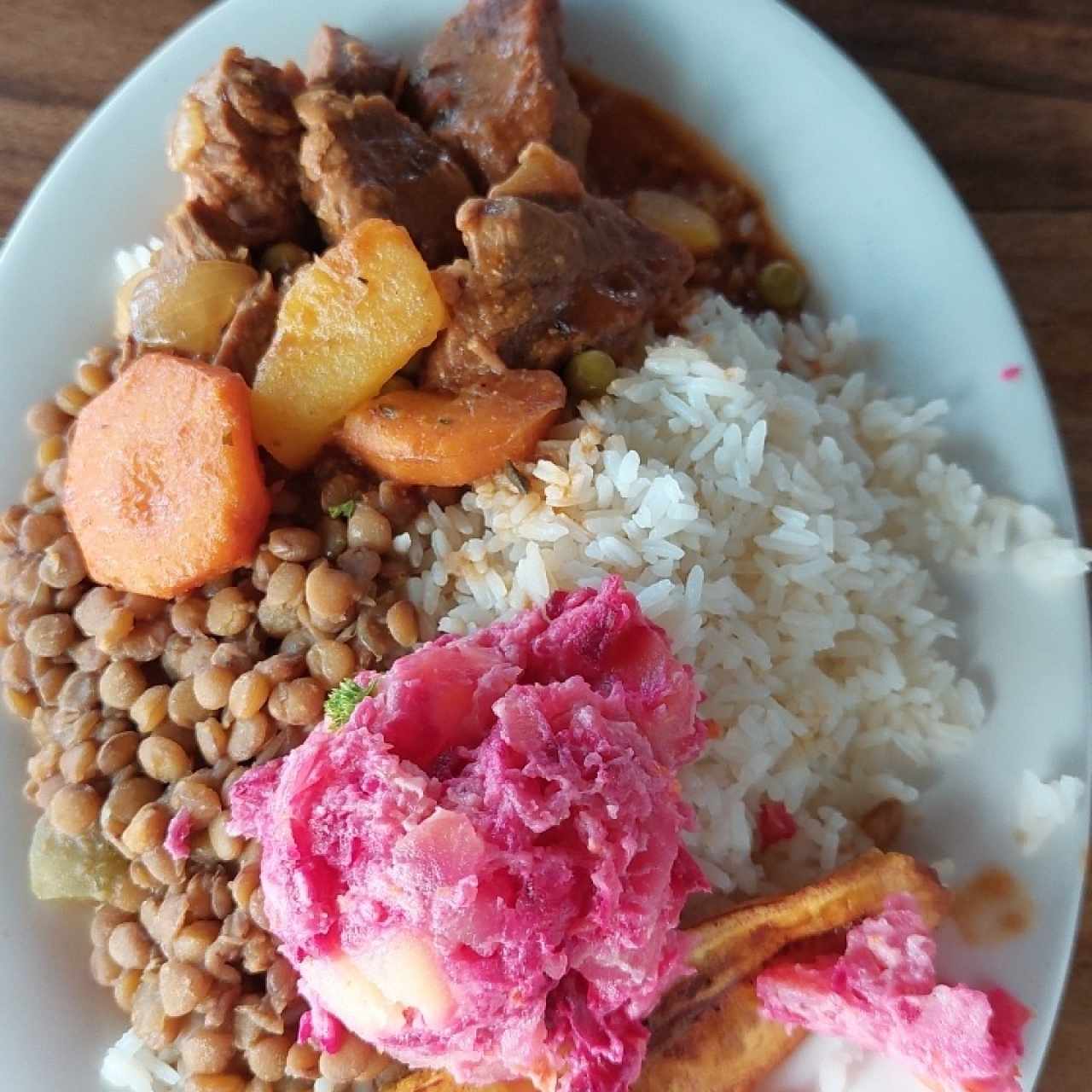 arroz lenteja carne tajada y ensalada
