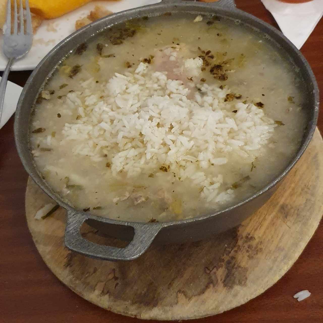 sancocho de gallina con arroz blanco