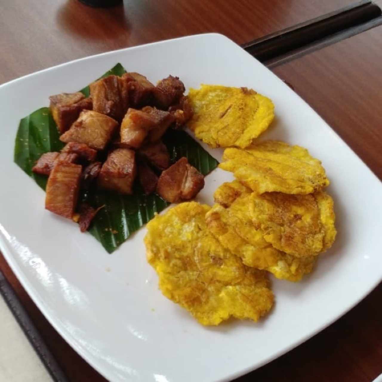 Puerco Frito con Patacones