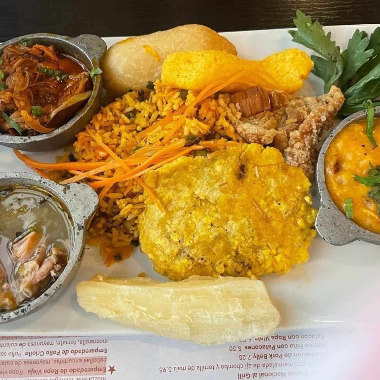 FIESTA PANAMEÑA (De todo un poco:   Sancocho, Ropa Vieja, Arroz con Pollo, Tamal de Olla, Yuca Frita, Carimañola, Patacón, Almojábano y Chicharrón)