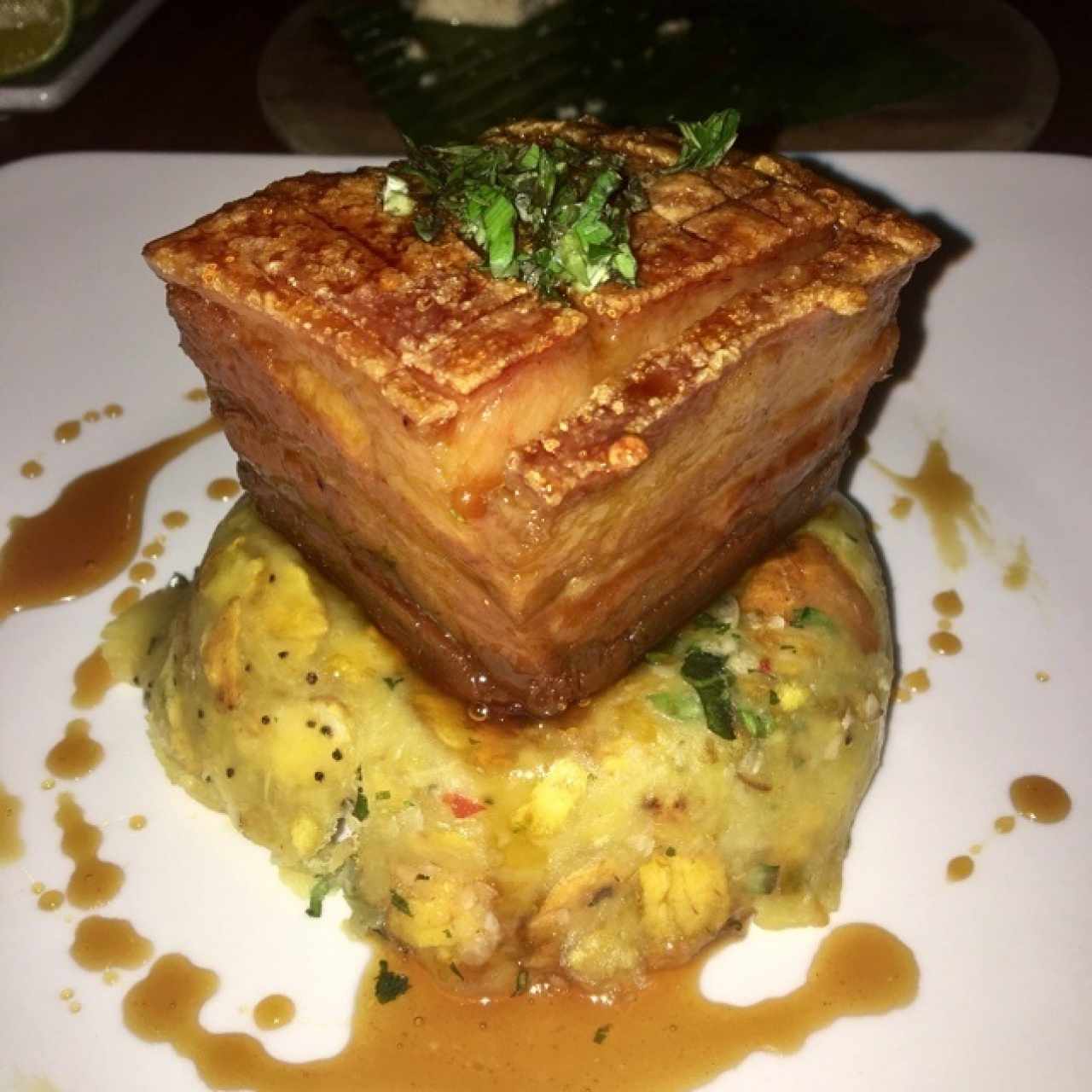 Pork belly con chicharrón