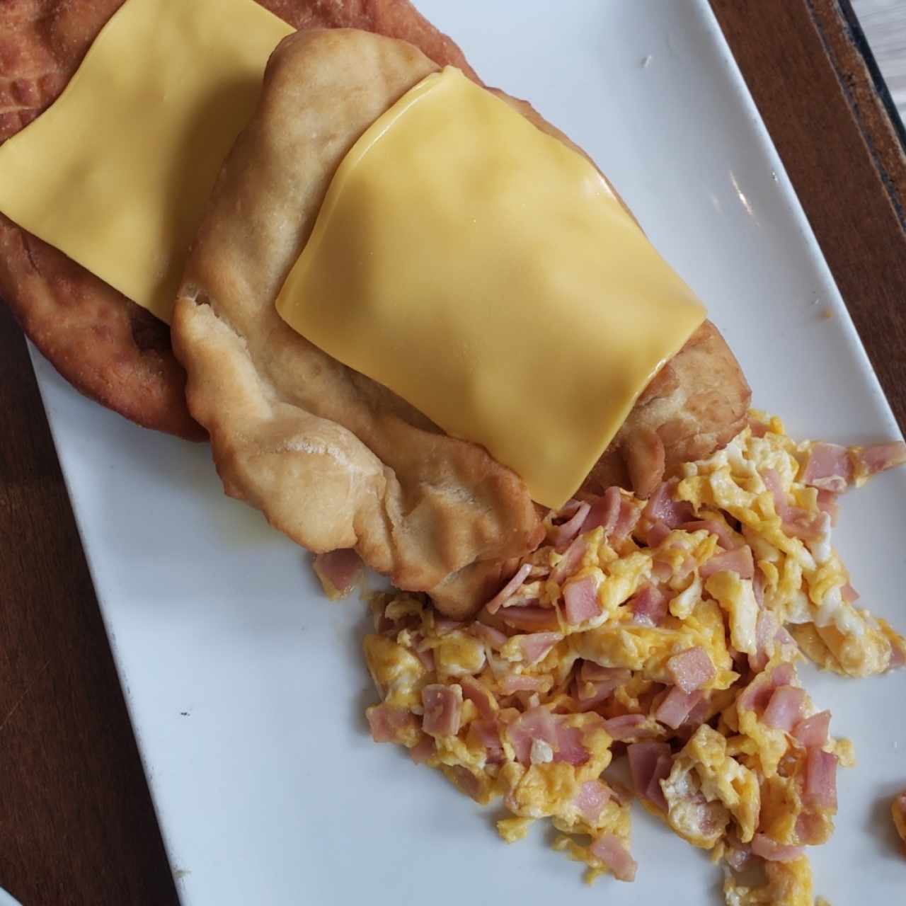 HUEVOS REVUELTOS CON JAMÓN