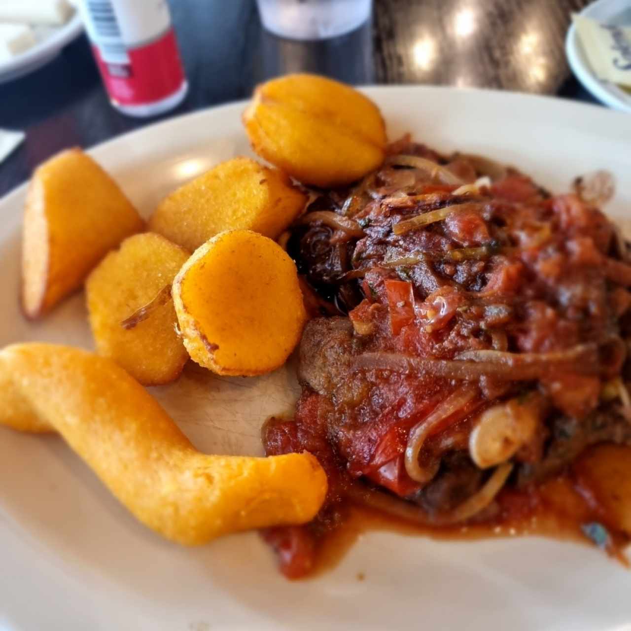 bistec de hígado en tomatado.