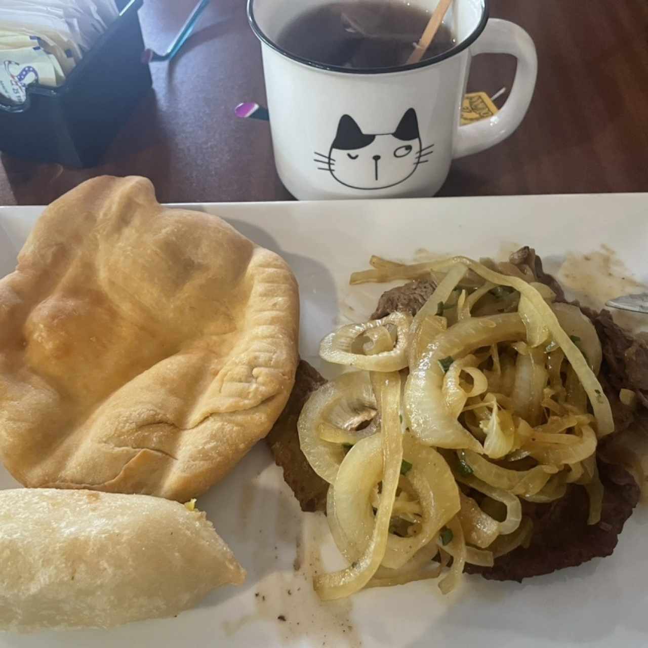 Bistec encebollado  