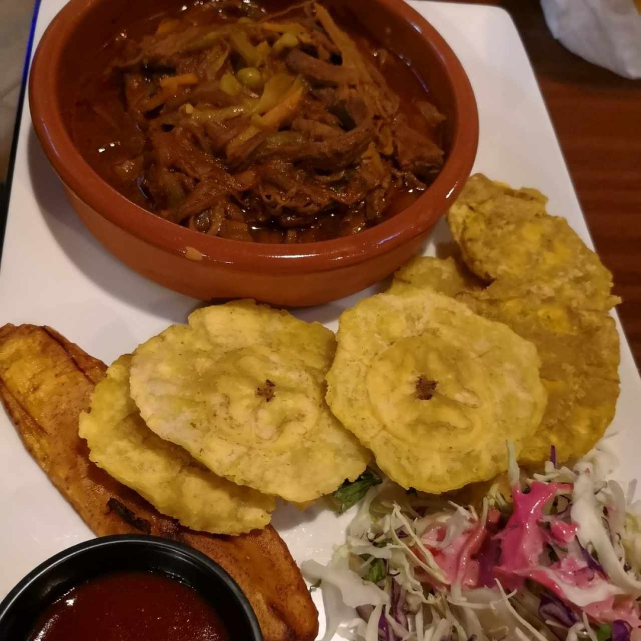 ropa vieja con patacones