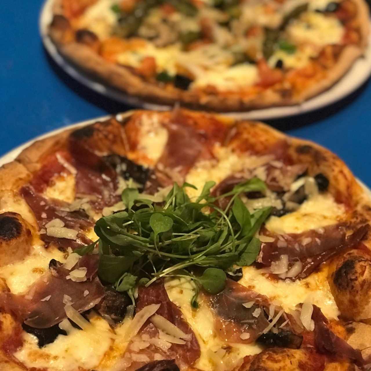 Pizza Serrano y Portobello & Pizza Vegetariana