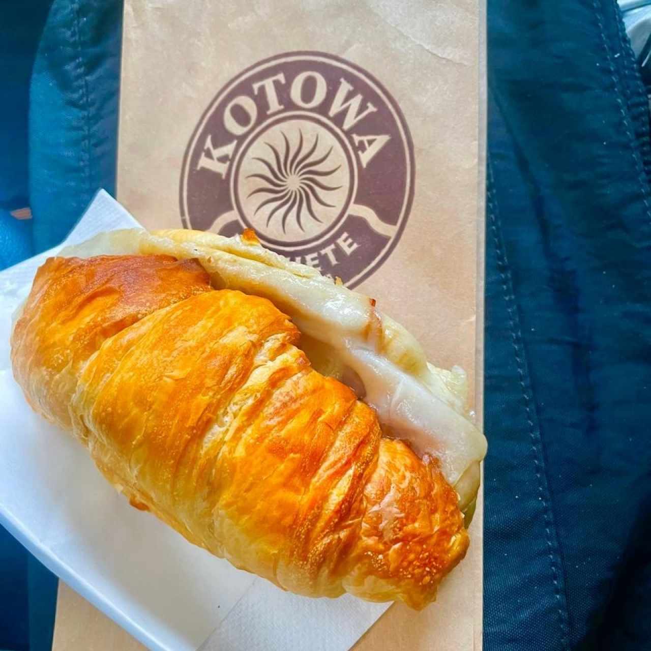 Croissant de Pavo con Provolone