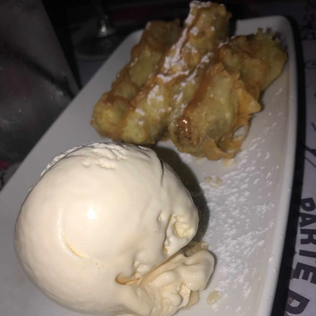 Banano tempura con helado