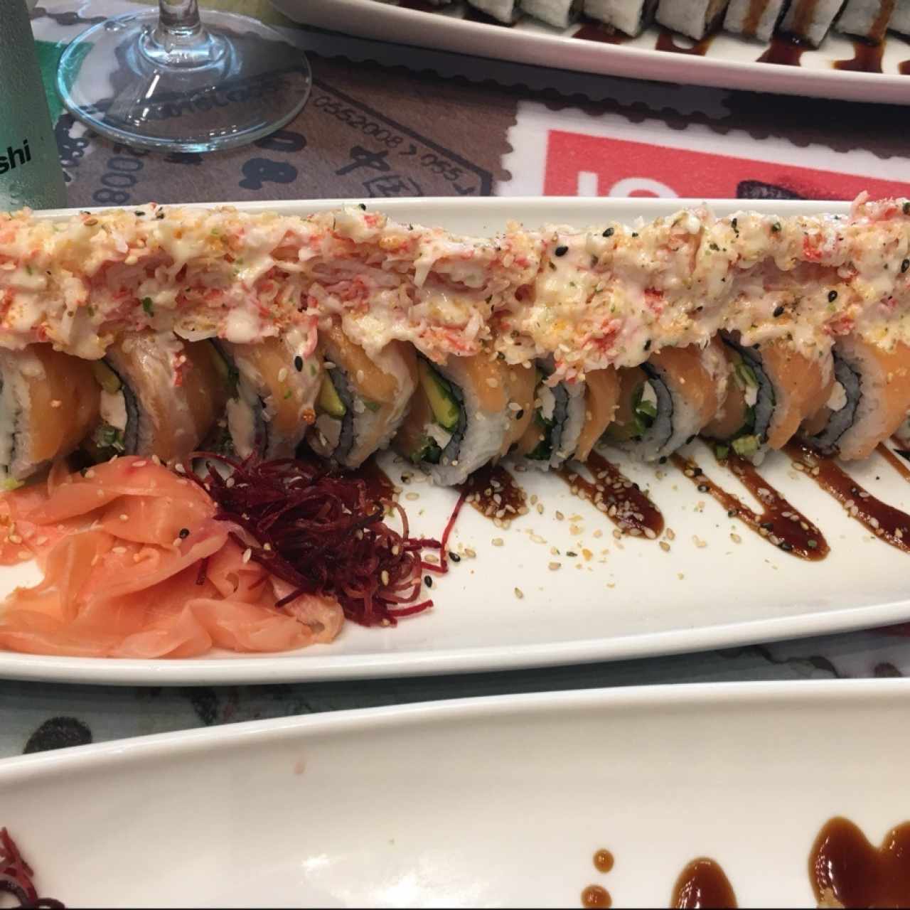 roll royce // delicioso sushi acompañado de una ensalada exquisita