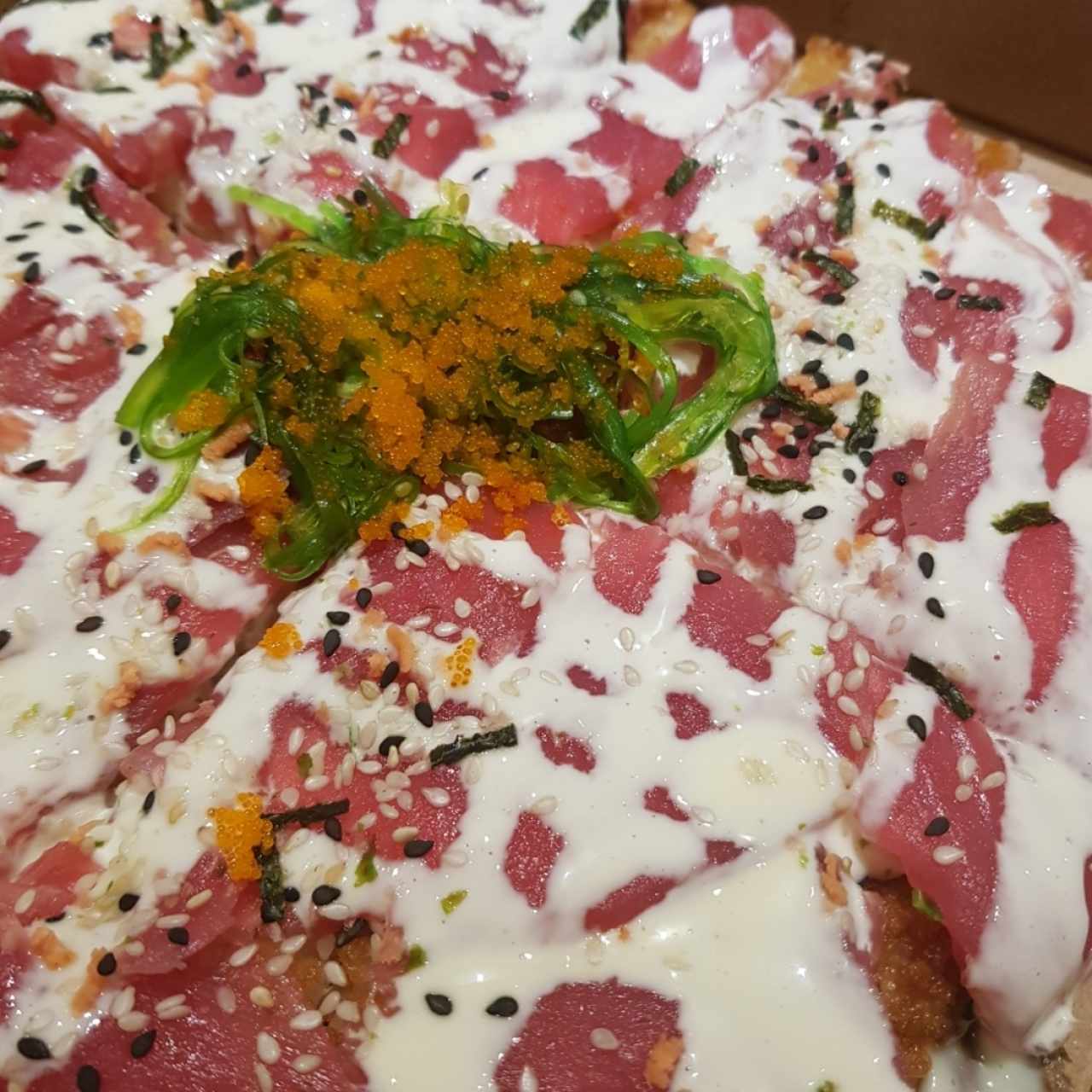 atun sushi pizza