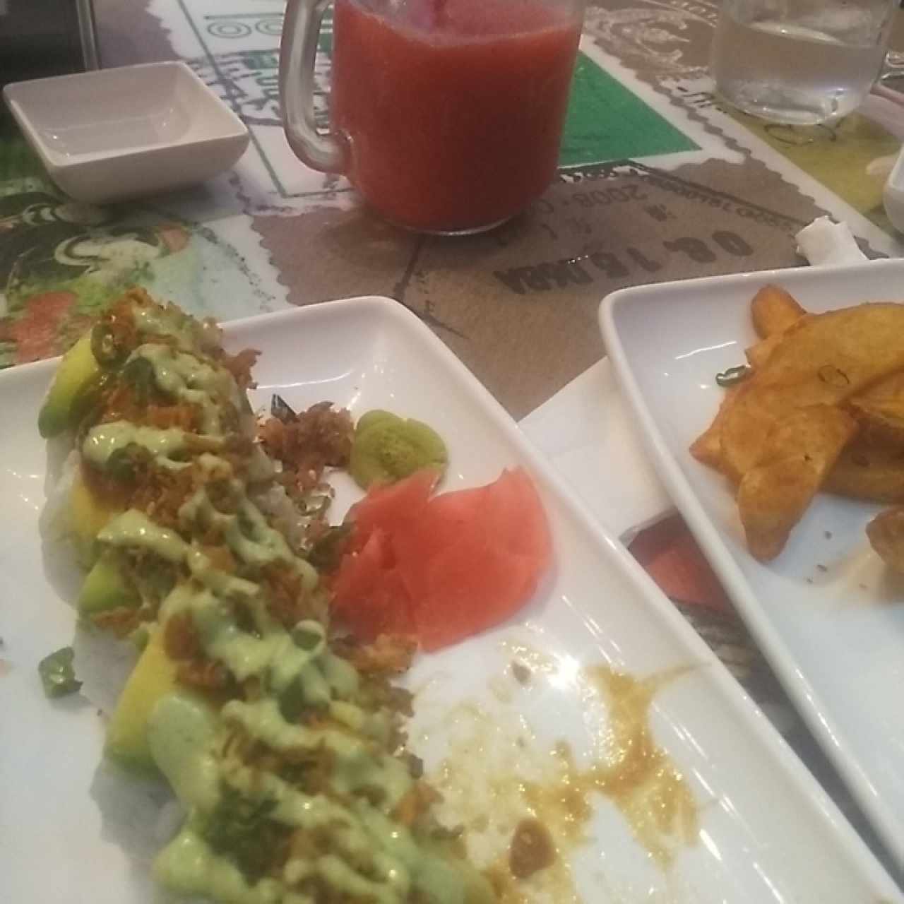 komodo crocante, papas, jugo de fresa