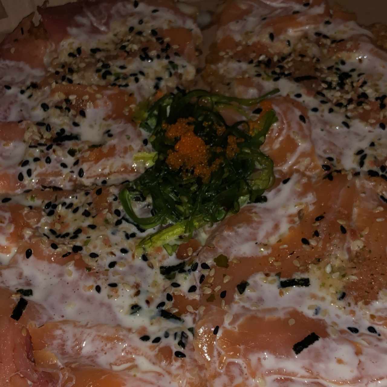 sushi pizza de salmon ahumado