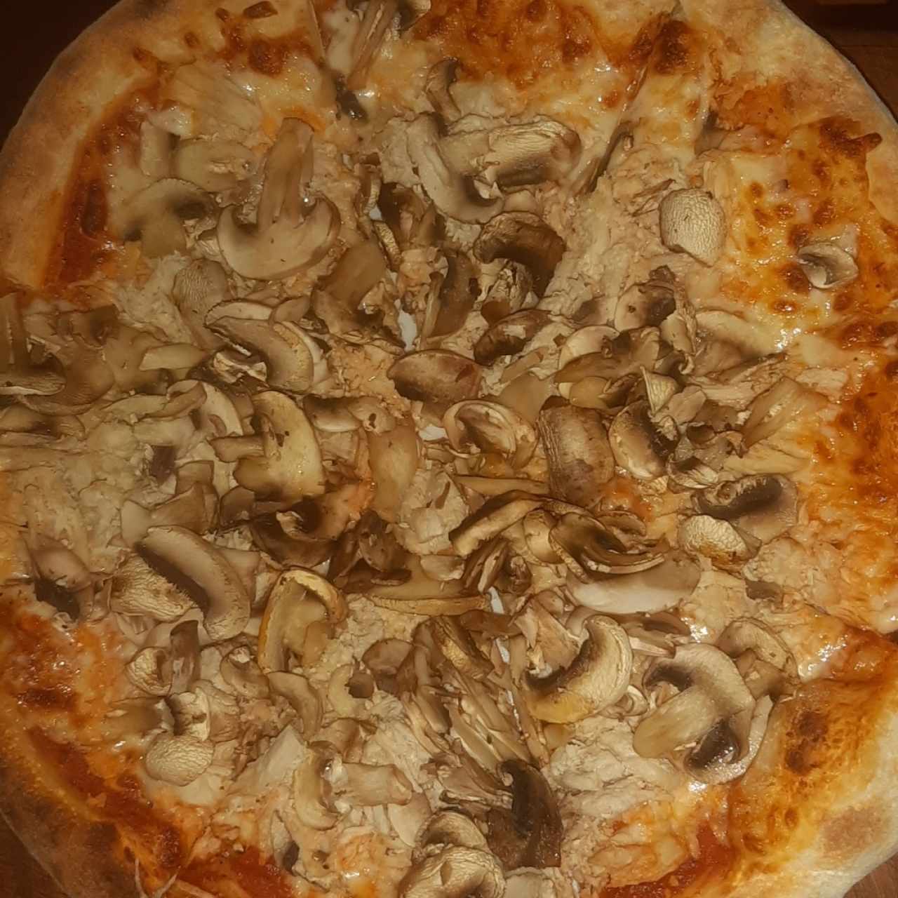 Pizza de Pollo con Hongos